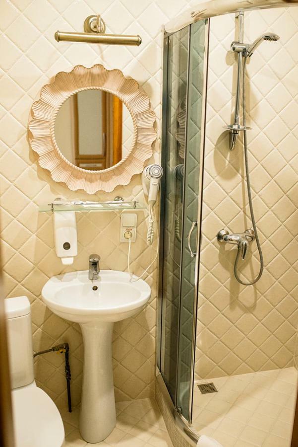 Vip Hotel Izmail Luaran gambar